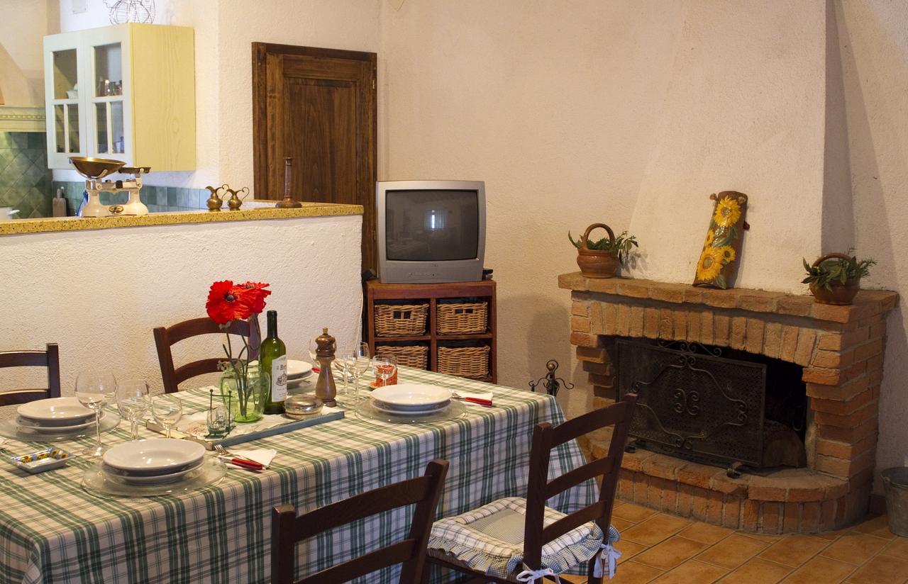 Agriturismo Santa Caterina Castelnuovo di Val di Cecina Szoba fotó
