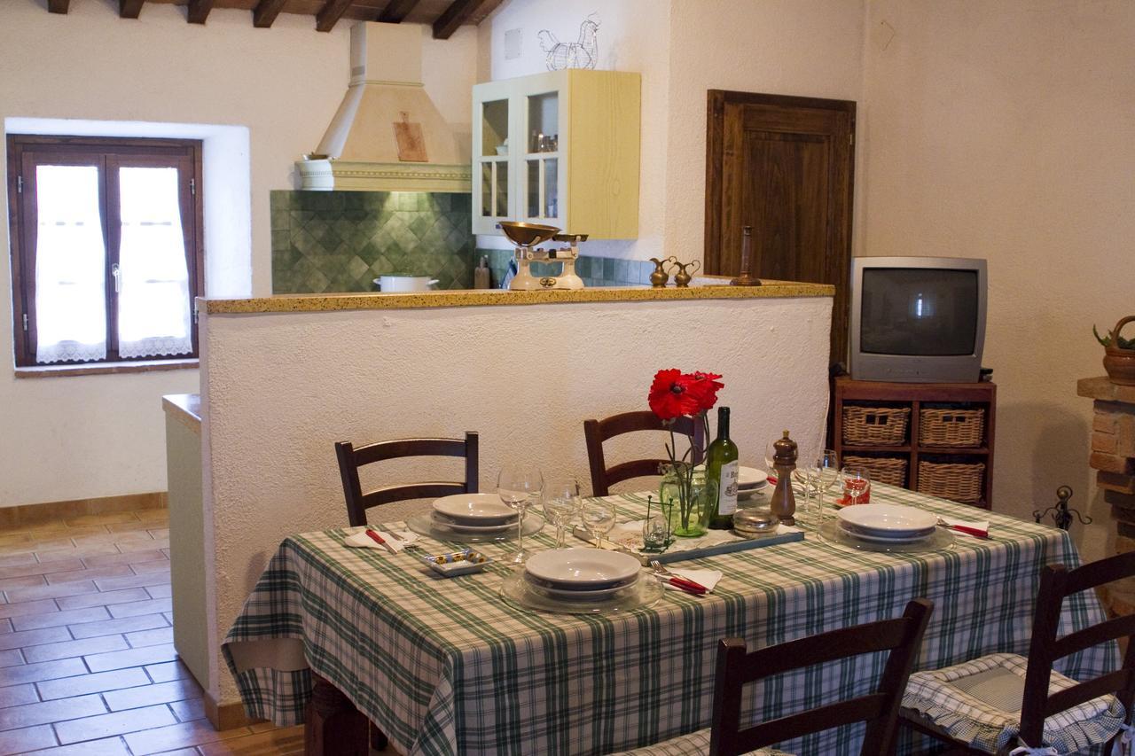 Agriturismo Santa Caterina Castelnuovo di Val di Cecina Szoba fotó