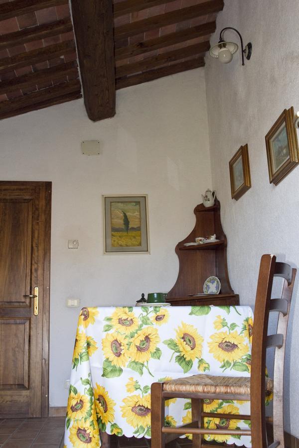 Agriturismo Santa Caterina Castelnuovo di Val di Cecina Szoba fotó